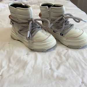 NWT girls snow boots